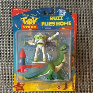 VINTAGE NEW! TOY STORY 2 Buzz Flies Home figurine set. Excellent Condition!